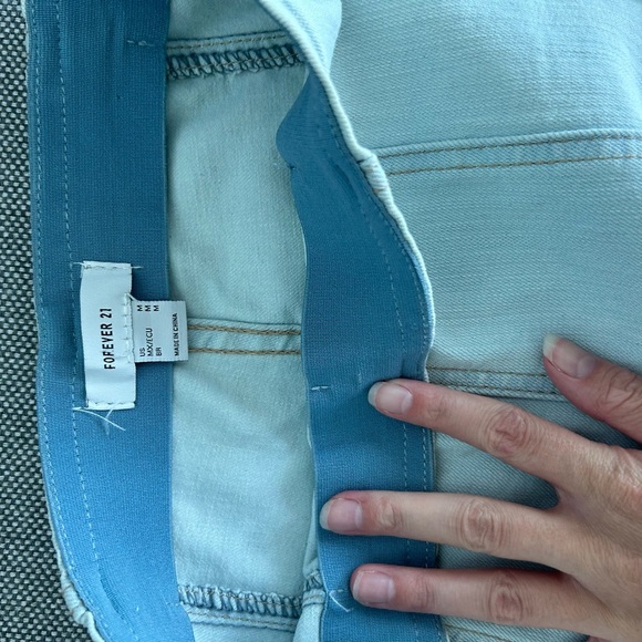 Light washed flare jeans - Picture 3 of 3